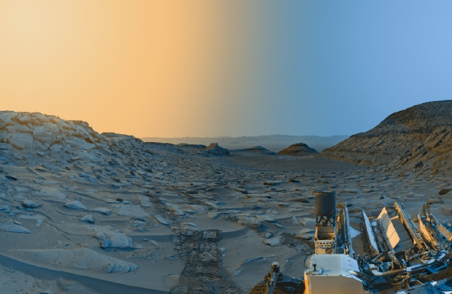 nasa-shares-panoramic-postcard-capturing-morning-and-afternoon-views-from-mars